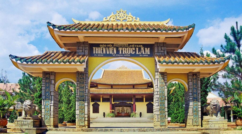 Cổng Tam Quan tại Thiền Viện Trúc Lâm Đà Lạt