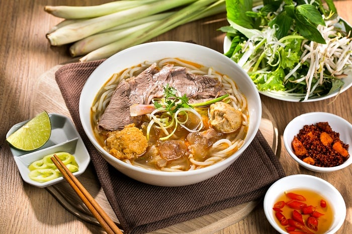 Bún bò Huế là một món ăn truyền thống được yêu thích trên toàn Việt Nam