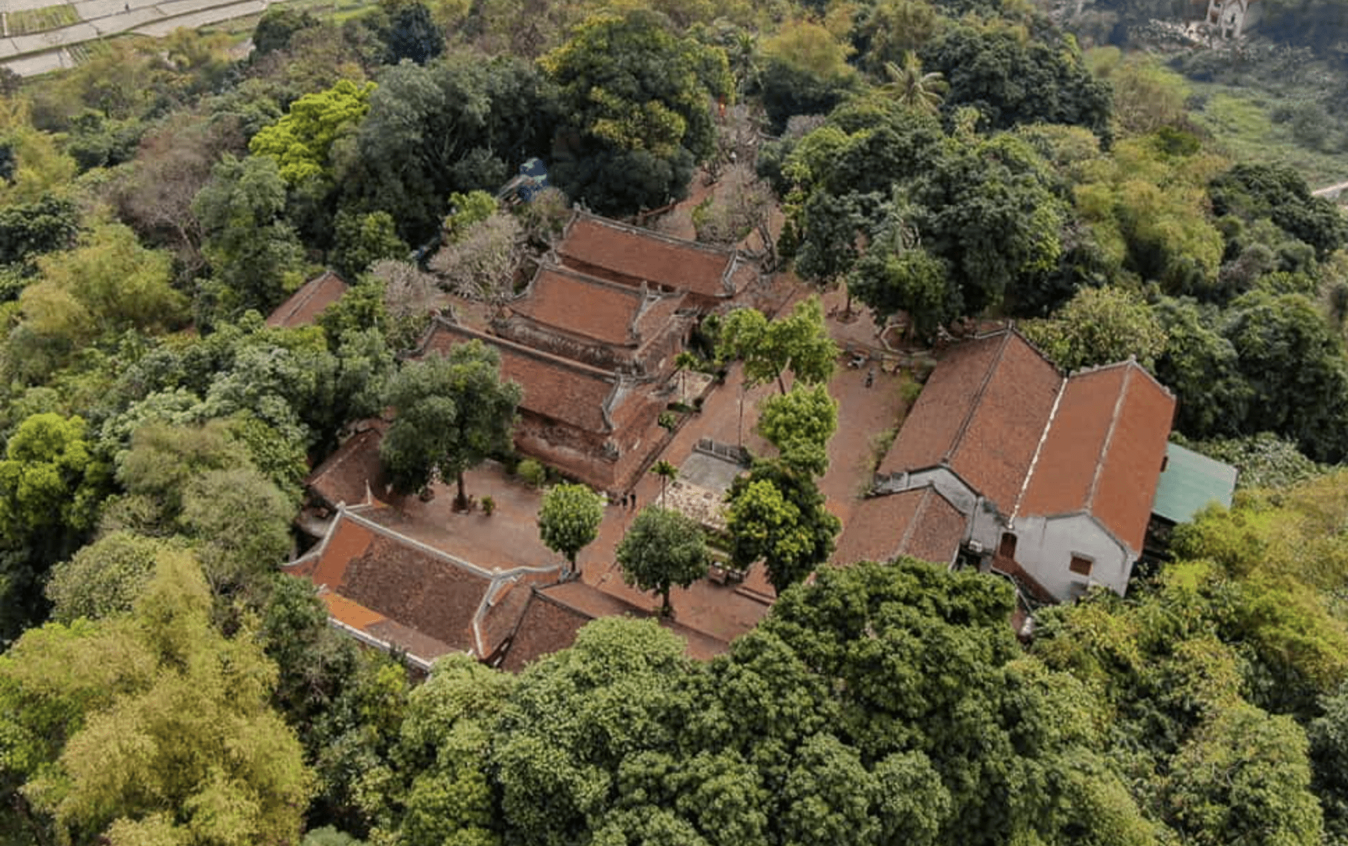 Không gian chùa Tây Phương nhìn từ trên cao