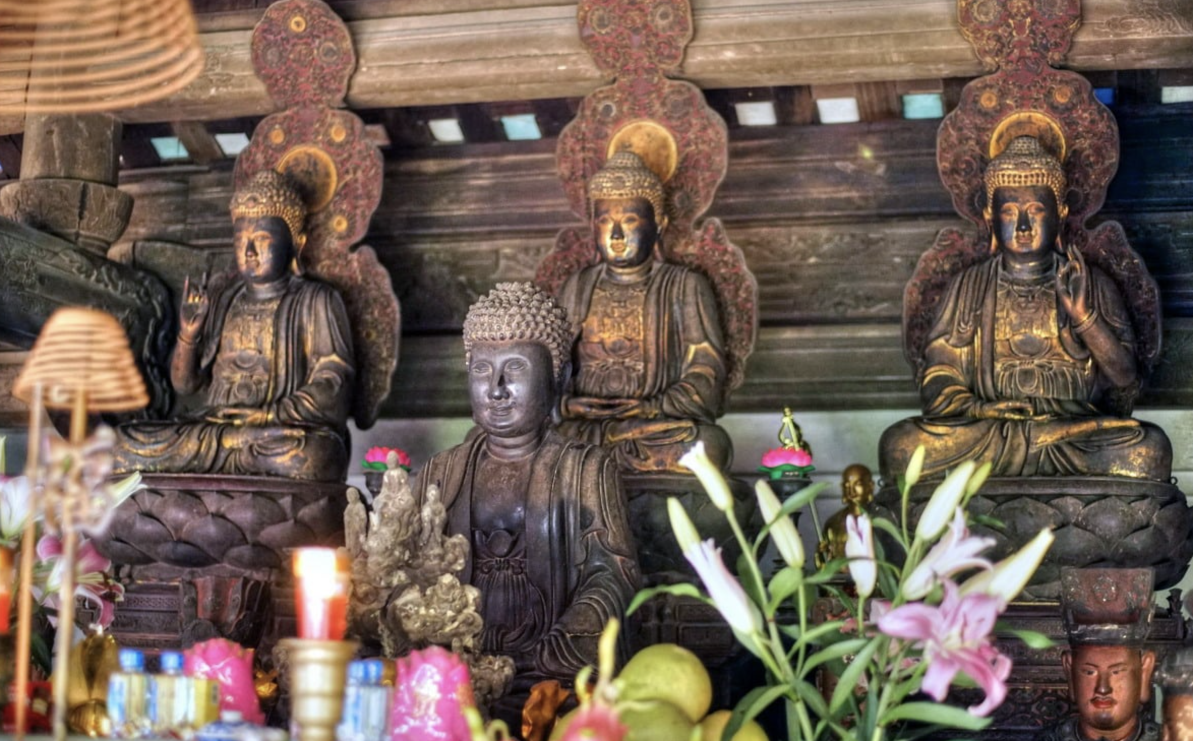 Tượng Phật tại chùa Tây Phương